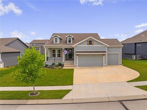 9037 Mesquite St, Shawnee, KS, 66227-5600 | Card Image