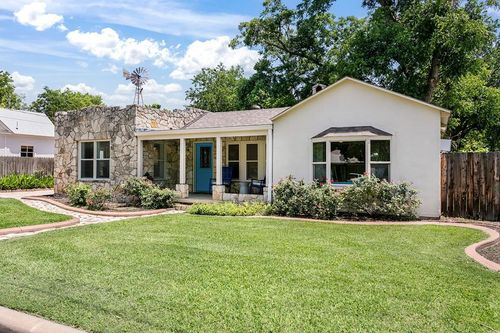 108 W Centre St, Fredericksburg, TX, 78624-3308 | Card Image