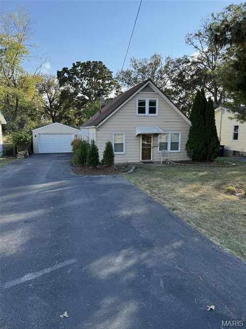 806 W Congress St, Pacific, MO, 63069-1931 | Card Image