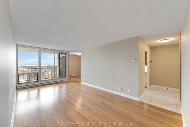 1601 - 1195 Richmond Rd, Condo with 3 bedrooms, 2 bathrooms and null parking in Ottawa ON | Image 5