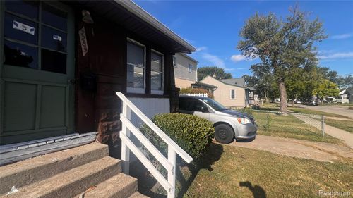 7259 Chalmers Ave, Warren, MI, 48091-3073 | Card Image