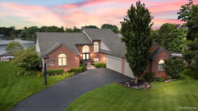 9042 Softwater Woods Drive, Home with 4 bedrooms, 3 bathrooms and null parking in Springfield Twp MI | Image 2