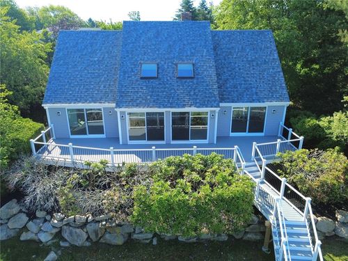 32 J H Dwyer Dr, Middletown, RI, 02842-4575 | Card Image