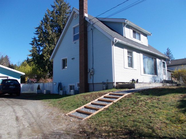 33363 11 Avenue, House other with 5 bedrooms, 2 bathrooms and 8 parking in Mission BC | Image 2