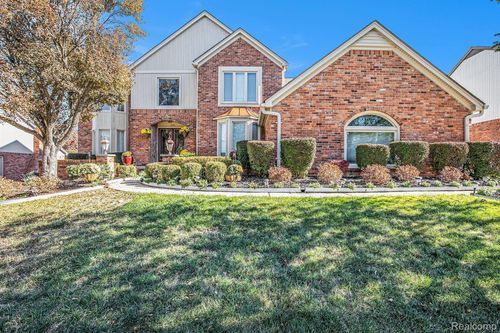 1941 Mapleridge Rd, Rochester Hills, MI, 48309-2749 | Card Image