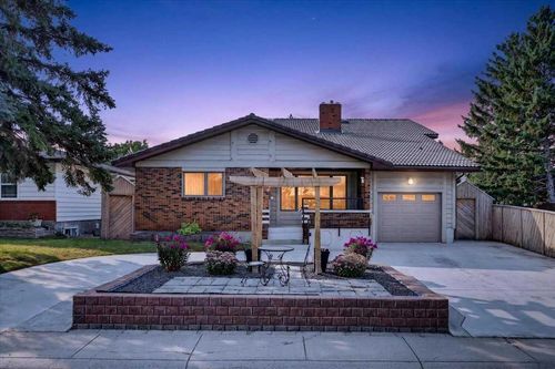 126 Marbrooke Cir Ne, Calgary, AB, T2A2W6 | Card Image