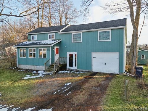 664 Back St, Corfu, NY, 14036-9532 | Card Image