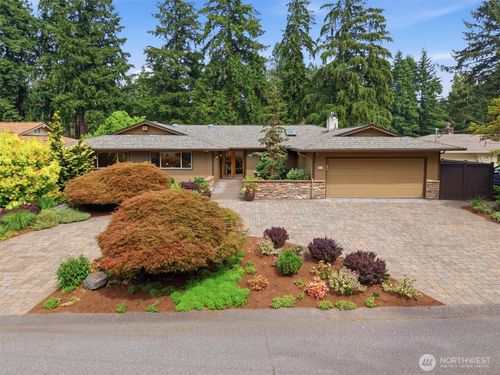 216 131st Avenue Ne, Bellevue, WA, 98005 | Card Image