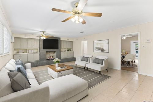 342 Maplewood Ln, San Antonio, TX, 78216-6846 | Card Image