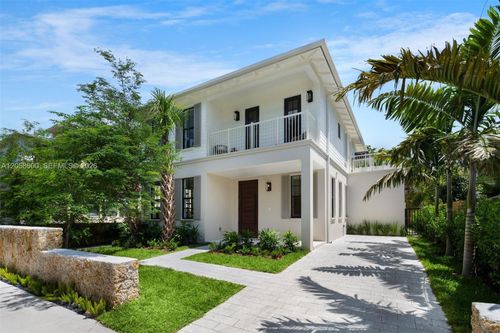 3372 Charles Ave, Miami, FL, 33133-5804 | Card Image