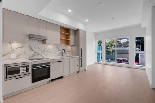 2xx-422 E 3rd St, North Vancouver, BC, V7L | Card Image