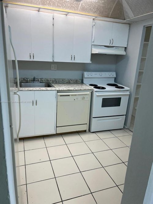 apt-108-7925 Colony Cir S, Tamarac, FL, 33321-3930 | Card Image