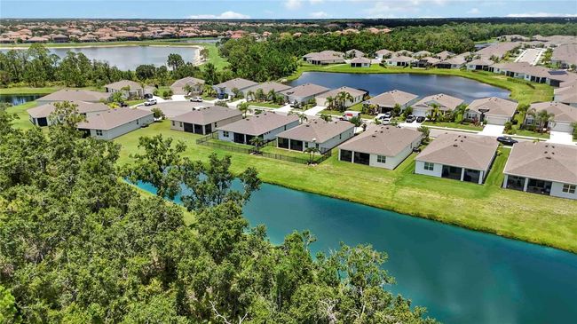 13804 Woodbridge Ter, House other with 3 bedrooms, 2 bathrooms and null parking in LAKEWOOD RANCH FL | Image 56