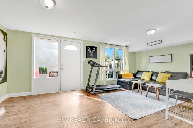 72B - 104 Poplar Cres, House attached with 4 bedrooms, 2 bathrooms and 2 parking in Aurora ON | Image 8