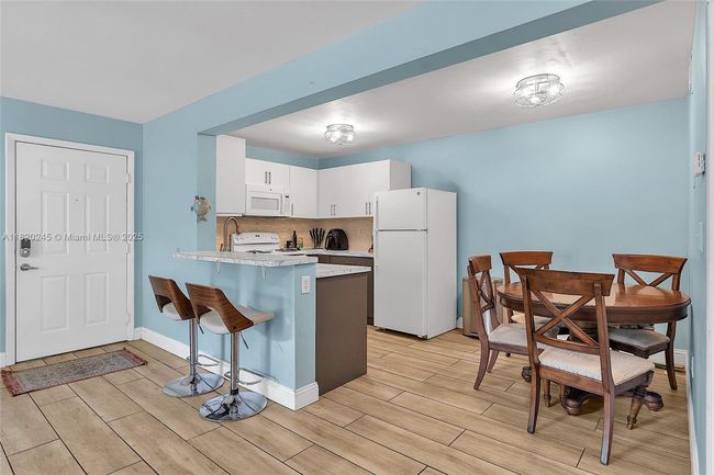 APT-207 - 251 Palm Cir W, Condo with 2 bedrooms, 1 bathrooms and null parking in Pembroke Pines FL | Image 7