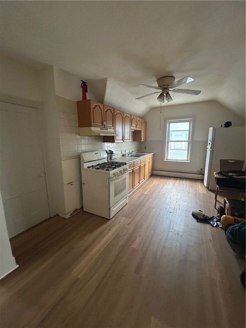 3-22 Heaton St, Pawtucket, RI, 02860-5929 | Card Image