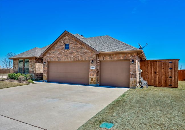 3236 Camden Creek Rd, House other with 4 bedrooms, 2 bathrooms and null parking in Krum TX | Image 8