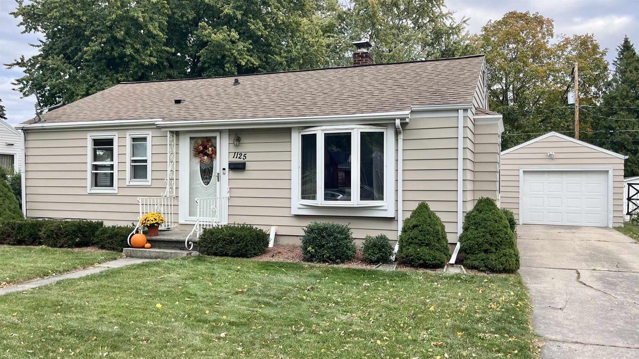 Colonial Ave, Green Bay, WI 54304