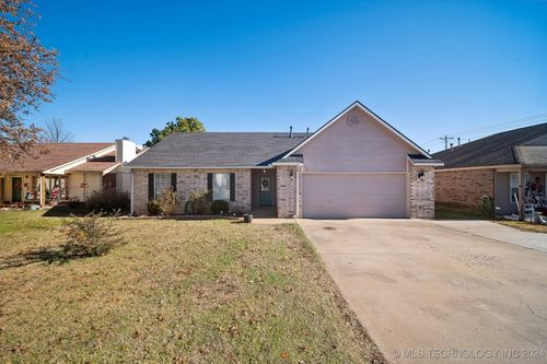 713 S Pershing Avenue, Skiatook, OK, 74070 | Card Image