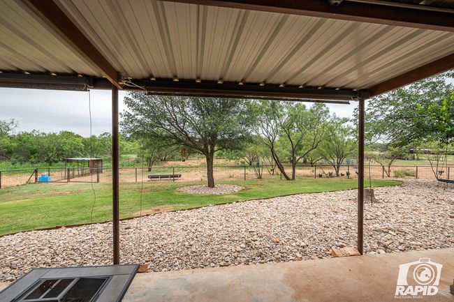 715 E Main St, House other with 3 bedrooms, 2 bathrooms and 2 parking in Bronte TX | Image 20