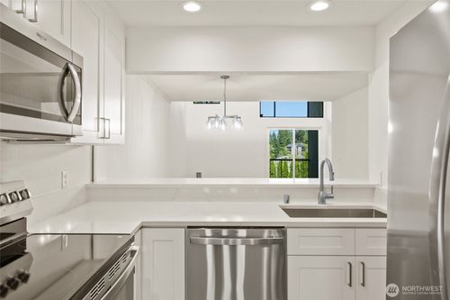 415-6582 137th Ave Ne, Redmond, WA, 98052-4500 | Card Image
