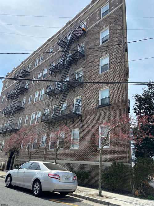 a1-2 S Hartford Ave, Atlantic City, NJ, 08401-6100 | Card Image