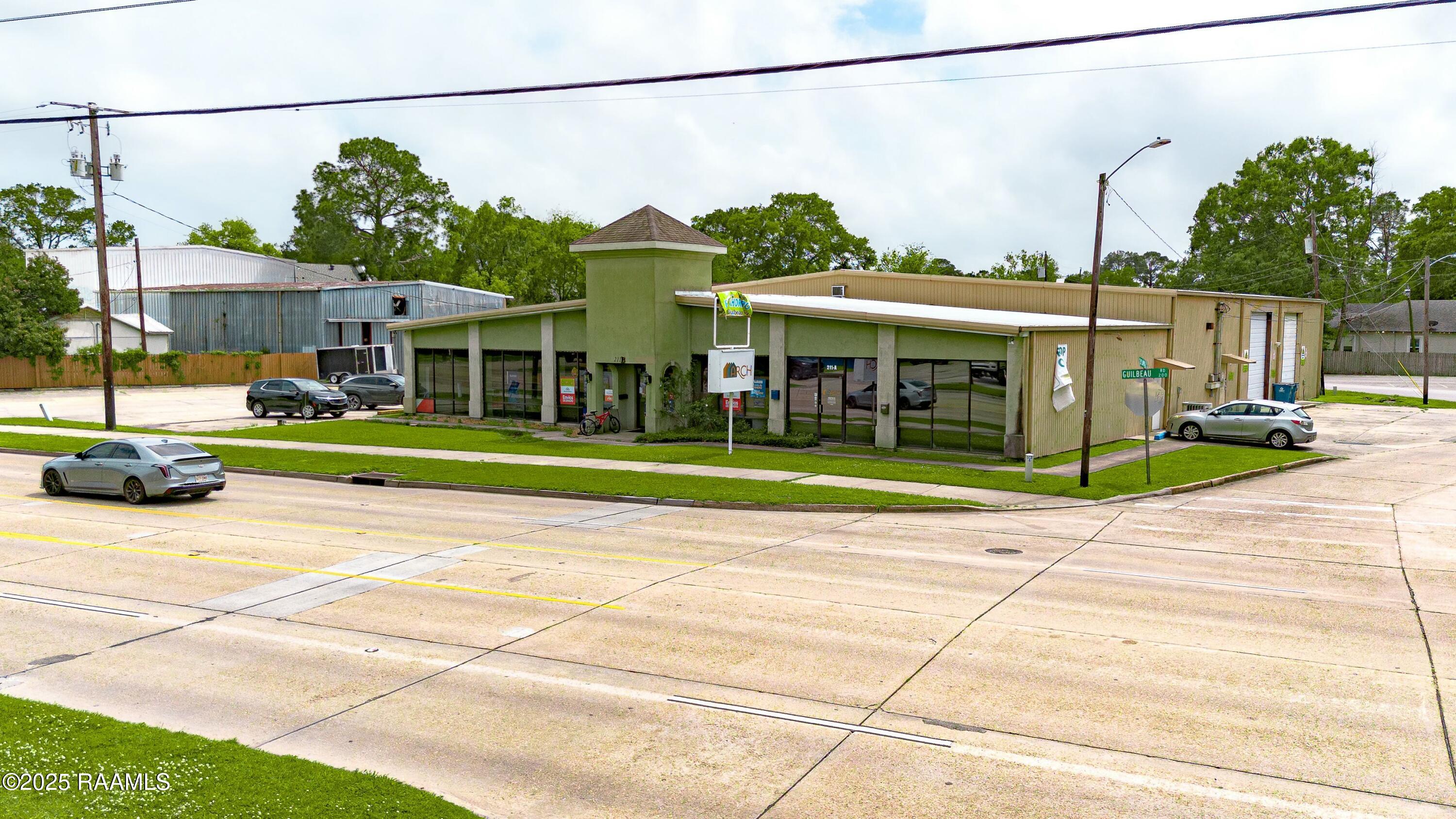 211 Guilbeau Rd, Lafayette, LA 70506
