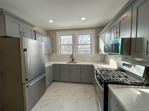 apt-2-51 Park Ave, Poughkeepsie, NY, 12603-3142 | Card Image