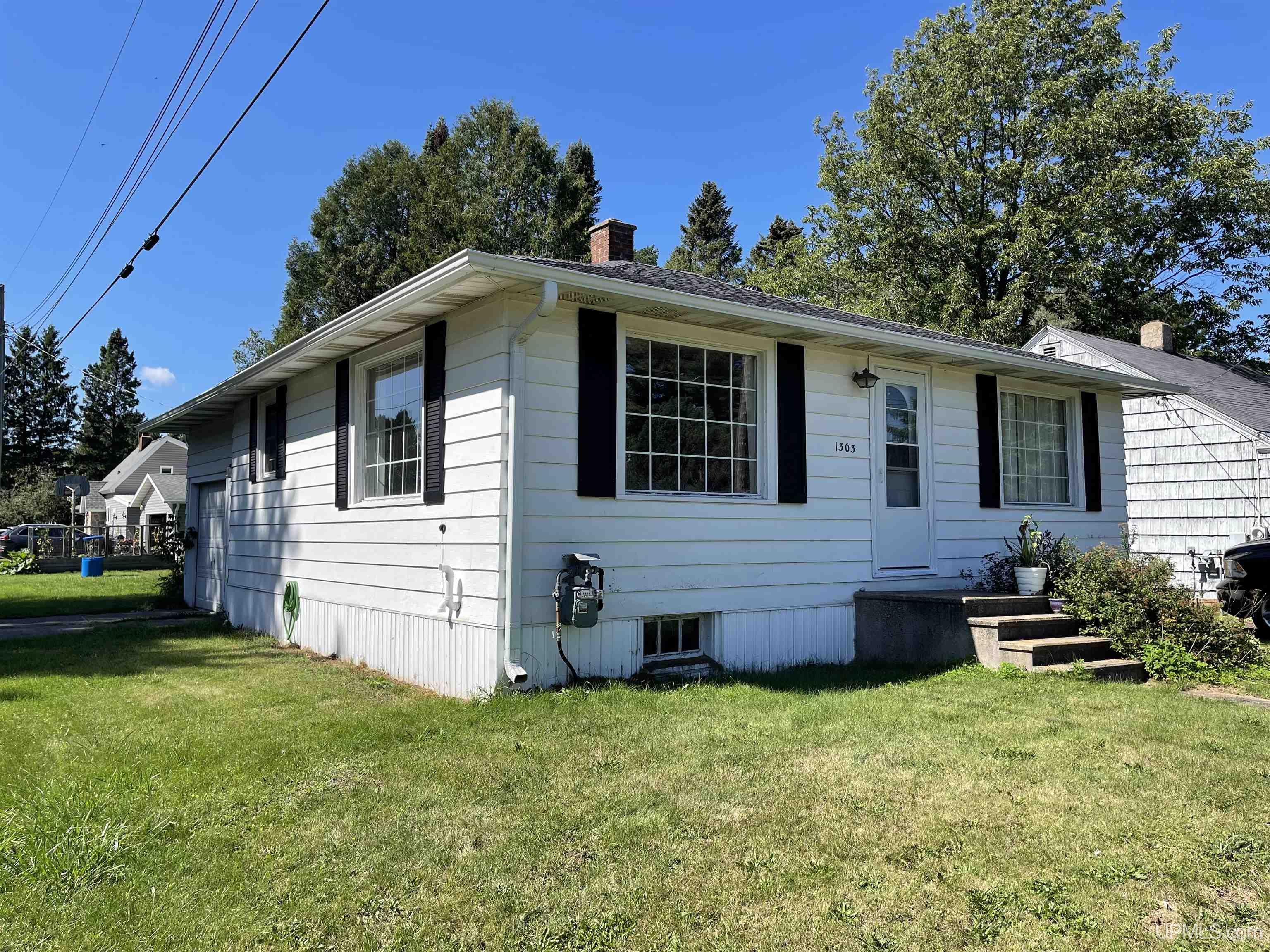 Hemlock St, Ironwood, MI 49938
