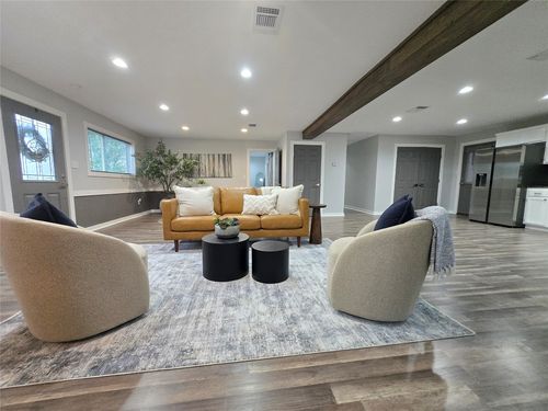 507 W 1st St, Flatonia, TX, 78941-2579 | Card Image