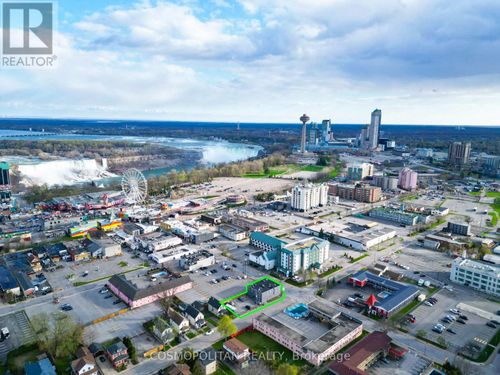 5077 Centre St, Niagara Falls, ON, L2G3N8 | Card Image