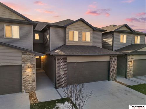 8211 Ventura Pl, Lincoln, NE, 68505-3326 | Card Image