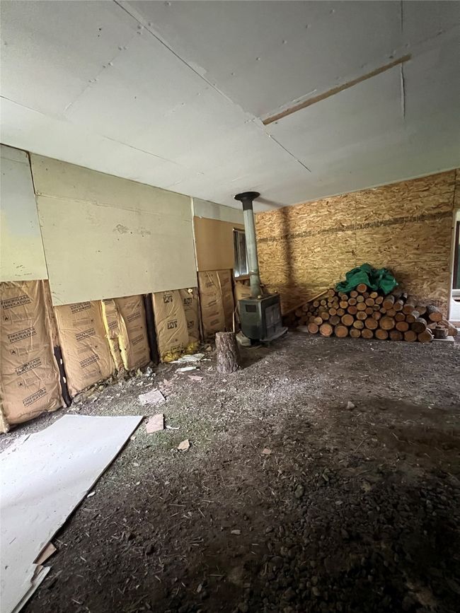 inside of the garage | Image 104