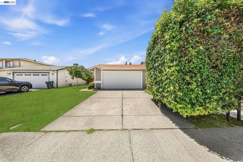 1718 Daniel Ct, Fairfield, CA, 94533-4157 | Card Image