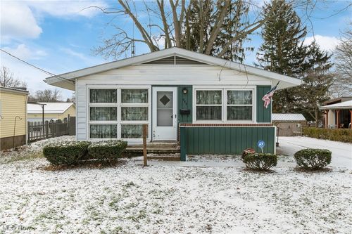 906 Valley Dr Nw, North Canton, OH, 44720-2241 | Card Image