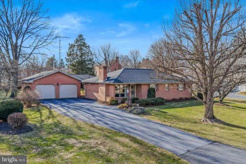 1507 Memorial Park Ave, MARTINSBURG, WV, 25401-2071 | Card Image