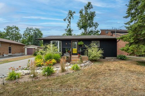 39 Bishop St, Lakefield, ON, K0L2H0 | Card Image
