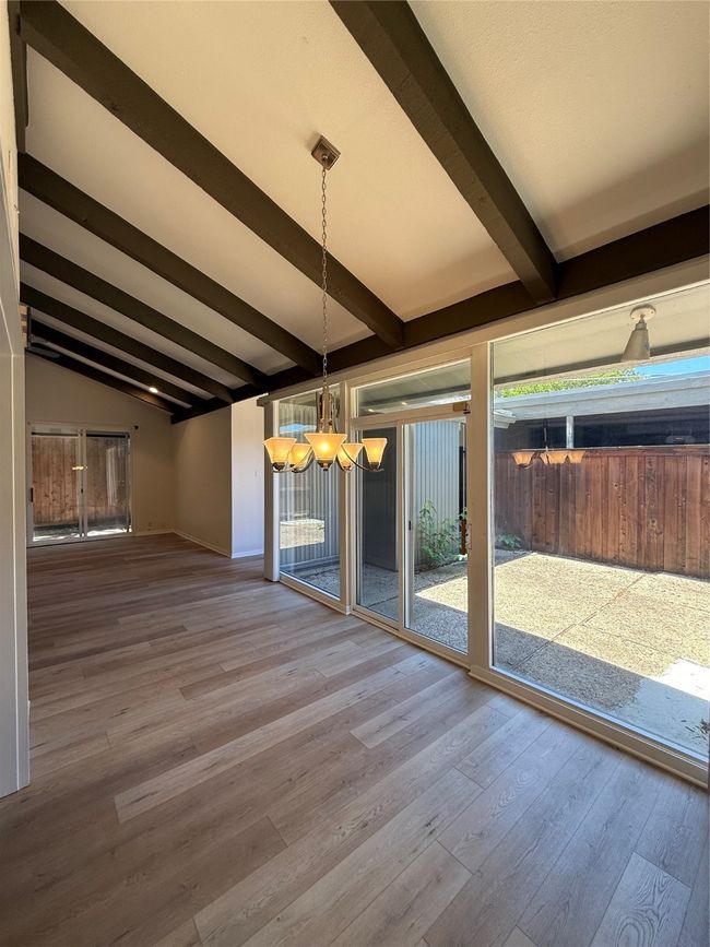 10527 Sandpiper Ln, Home with 3 bedrooms, 2 bathrooms and null parking in Dallas TX | Image 6
