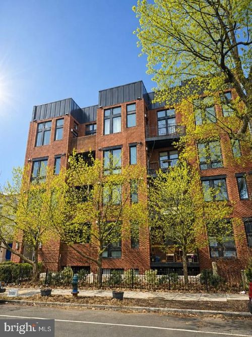 301-245 15th St Se, WASHINGTON, DC, 20003-2475 | Card Image