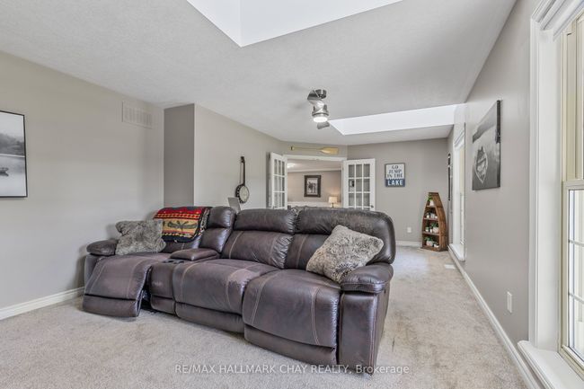 8 Penny Lane, House other with 3 bedrooms, 2 bathrooms and 6 parking in Wasaga Beach ON | Image 16