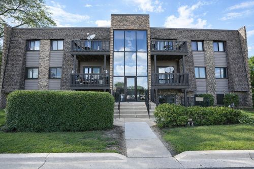 a5-1486 Stonebridge Cir, Wheaton, IL, 60189-7162 | Card Image