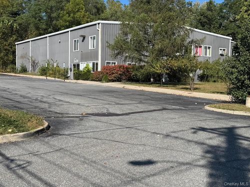 2430 State Route 32, New Windsor, NY, 12553-8317 | Card Image