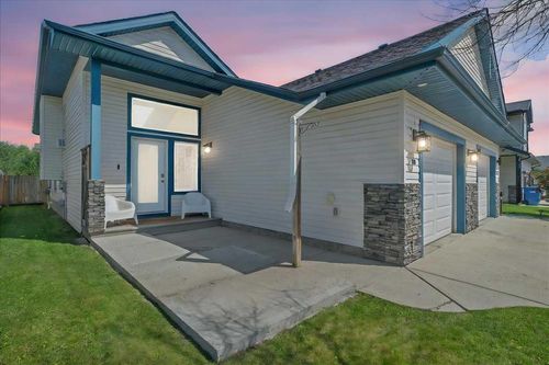 740 Carriage Lane Dr, Carstairs, AB, T0M0N0 | Card Image
