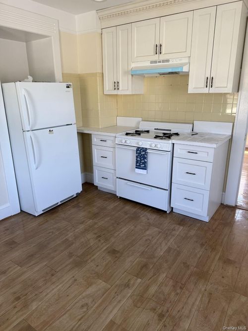 upper-15 Miller Street, Glen Cove, NY, 11542 | Card Image