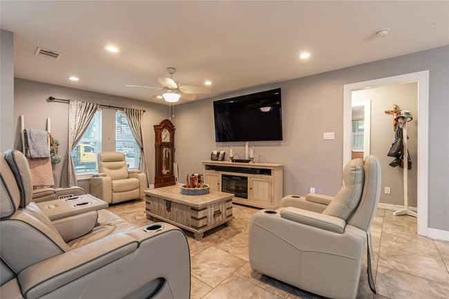 2302 Peach Ln, House other with 4 bedrooms, 3 bathrooms and 4 parking in Pasadena TX | Image 9