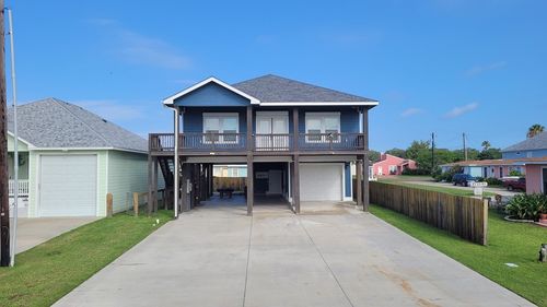 1215 S Live Oak St, Rockport, TX, 78382-2229 | Card Image