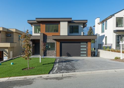 9-3385 Mamquam Rd, Squamish, BC, V8B0E3 | Card Image