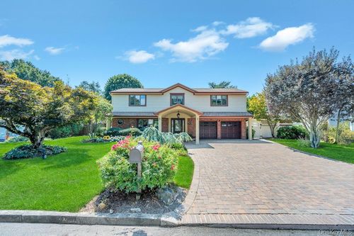 4 Towne Ct, Huntingtn Sta, NY, 11747-1223 | Card Image