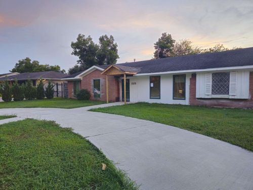 9702 Chimney Rock Rd, Houston, TX, 77096-4104 | Card Image