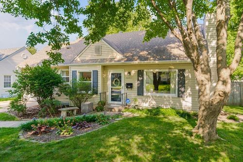 5001 Juniper Dr, Roeland Park, KS, 66205-1255 | Card Image
